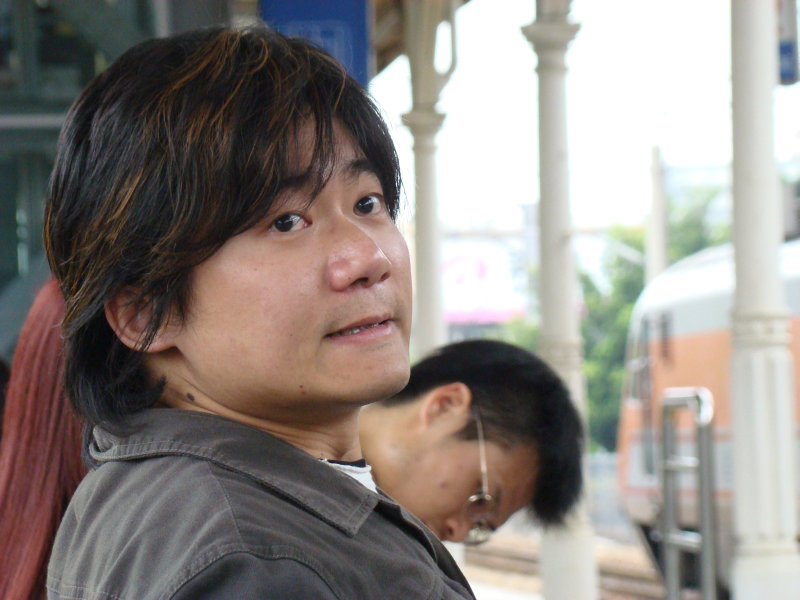 台灣鐵路旅遊攝影台中火車站月台旅客特寫2009攝影照片188
