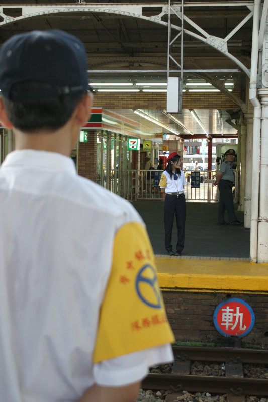 台灣鐵路旅遊攝影台中火車站高中儀隊表演宜寧中學攝影照片1