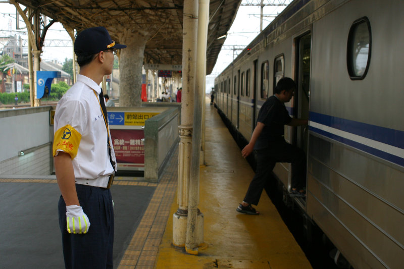 台灣鐵路旅遊攝影台中火車站高中儀隊表演宜寧中學攝影照片4