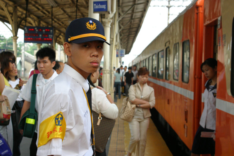 台灣鐵路旅遊攝影台中火車站高中儀隊表演宜寧中學攝影照片10