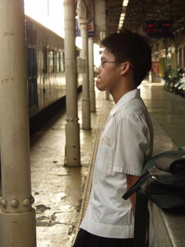 台灣鐵路旅遊攝影台中火車站高中儀隊表演文華高中攝影照片1