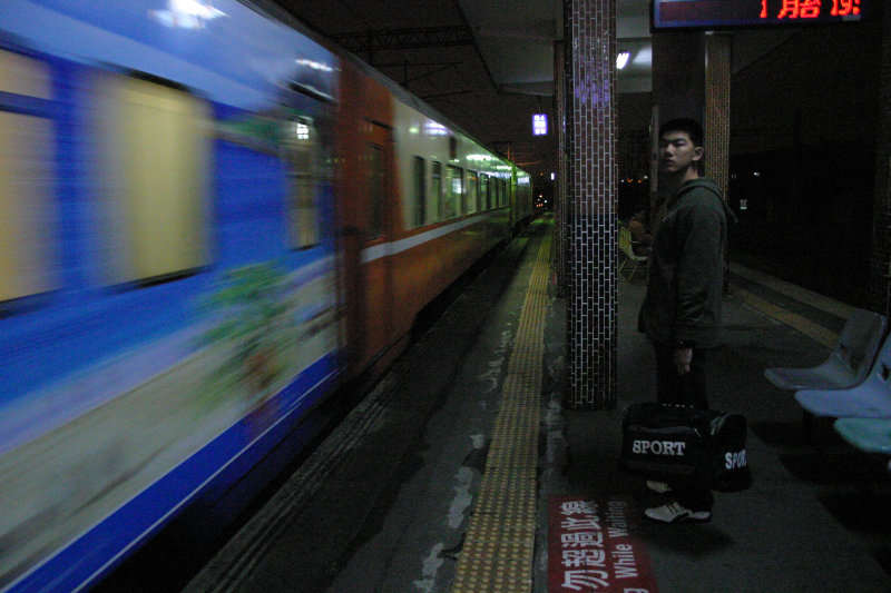 台灣鐵路旅遊攝影山線鐵路台中縣烏日火車站攝影照片6