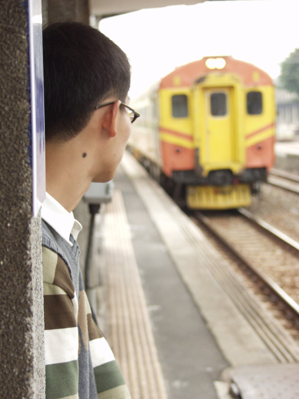 台灣鐵路旅遊攝影山線鐵路台中縣王田成功火車站旅客速寫攝影照片6