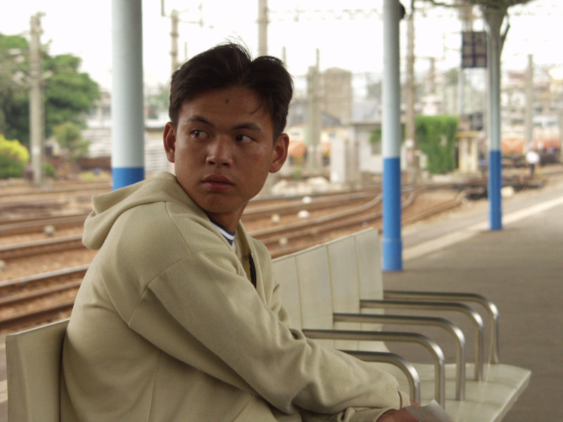 台灣鐵路旅遊攝影彰化火車站月台旅客2002年攝影照片18