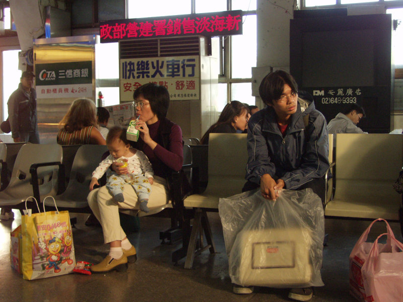 台灣鐵路旅遊攝影彰化火車站月台旅客2002年攝影照片27