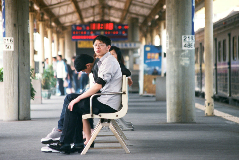 台灣鐵路旅遊攝影彰化火車站月台旅客2002年之前攝影照片15