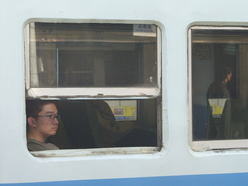 台灣鐵路旅遊攝影彰化火車站月台旅客2003年攝影照片8
