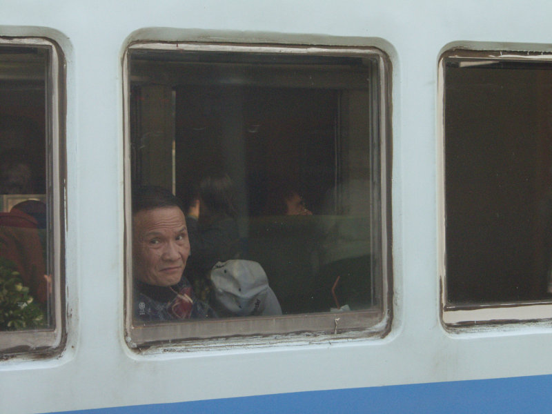 台灣鐵路旅遊攝影彰化火車站月台旅客2003年攝影照片9