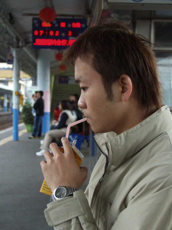 台灣鐵路旅遊攝影彰化火車站月台旅客2003年攝影照片16