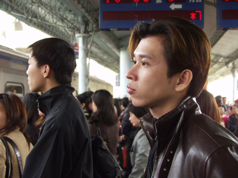 台灣鐵路旅遊攝影彰化火車站月台旅客2003年攝影照片36