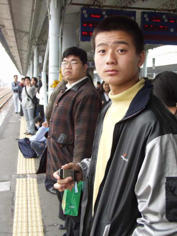 台灣鐵路旅遊攝影彰化火車站月台旅客2003年攝影照片49