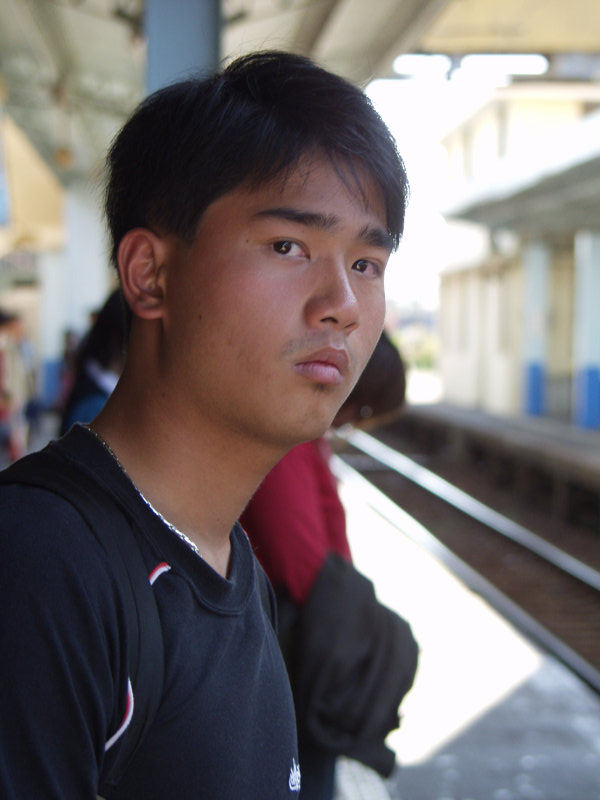 台灣鐵路旅遊攝影彰化火車站月台旅客2003年攝影照片58