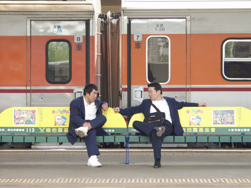 台灣鐵路旅遊攝影彰化火車站月台旅客2003年攝影照片62