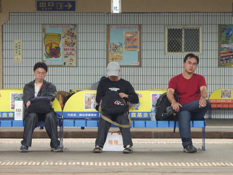 台灣鐵路旅遊攝影彰化火車站月台旅客2003年攝影照片69