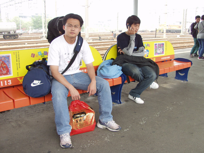 台灣鐵路旅遊攝影彰化火車站月台旅客2003年攝影照片78