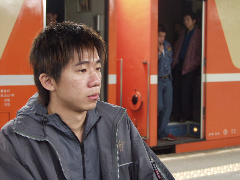 台灣鐵路旅遊攝影彰化火車站月台旅客2003年攝影照片81