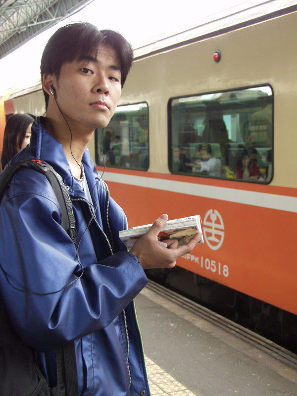 台灣鐵路旅遊攝影彰化火車站月台旅客2003年攝影照片82