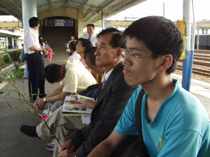 台灣鐵路旅遊攝影彰化火車站月台旅客2003年攝影照片85