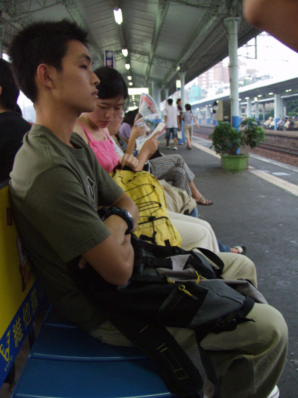 台灣鐵路旅遊攝影彰化火車站月台旅客2003年攝影照片92