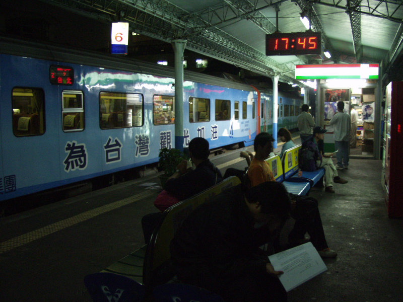 台灣鐵路旅遊攝影彰化火車站月台旅客2003年攝影照片93