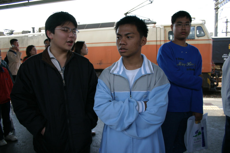 台灣鐵路旅遊攝影彰化火車站月台旅客2004年攝影照片5