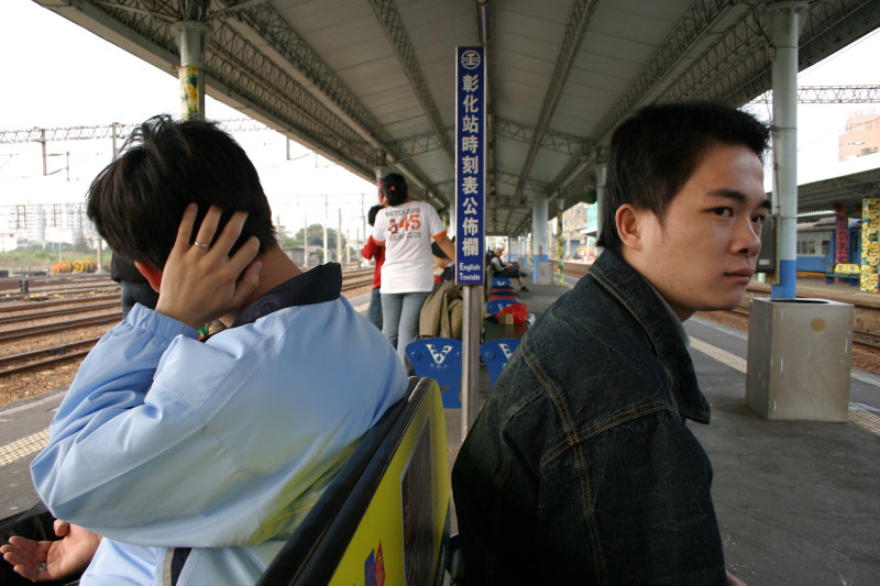 台灣鐵路旅遊攝影彰化火車站月台旅客2004年攝影照片6