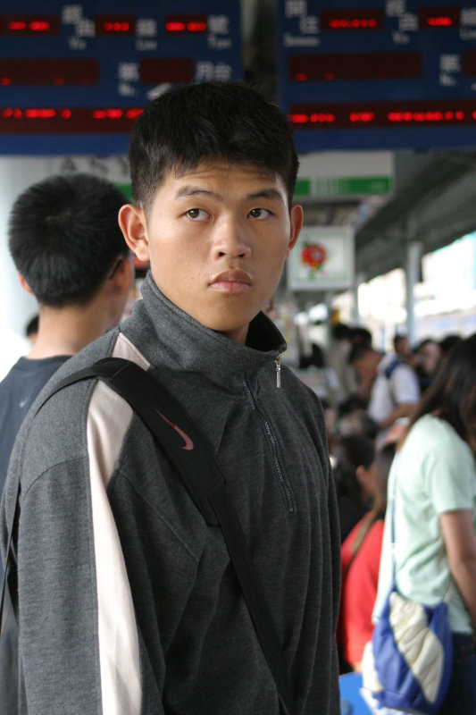 台灣鐵路旅遊攝影彰化火車站月台旅客2004年攝影照片7