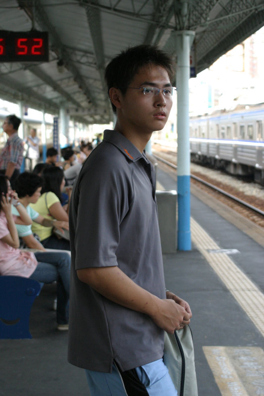 台灣鐵路旅遊攝影彰化火車站月台旅客2004年攝影照片11