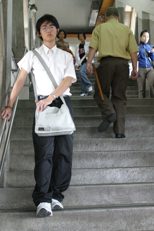 台灣鐵路旅遊攝影彰化火車站月台旅客2004年攝影照片14