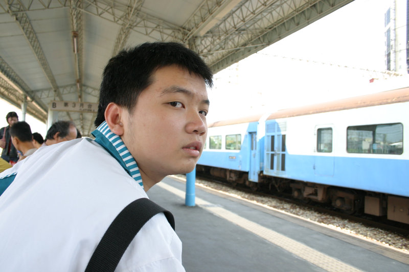 台灣鐵路旅遊攝影彰化火車站月台旅客2004年攝影照片24