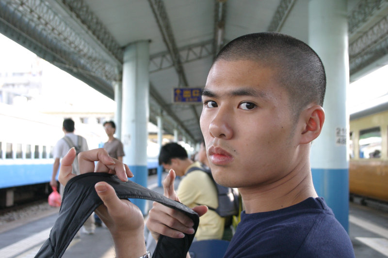 台灣鐵路旅遊攝影彰化火車站月台旅客2004年攝影照片28