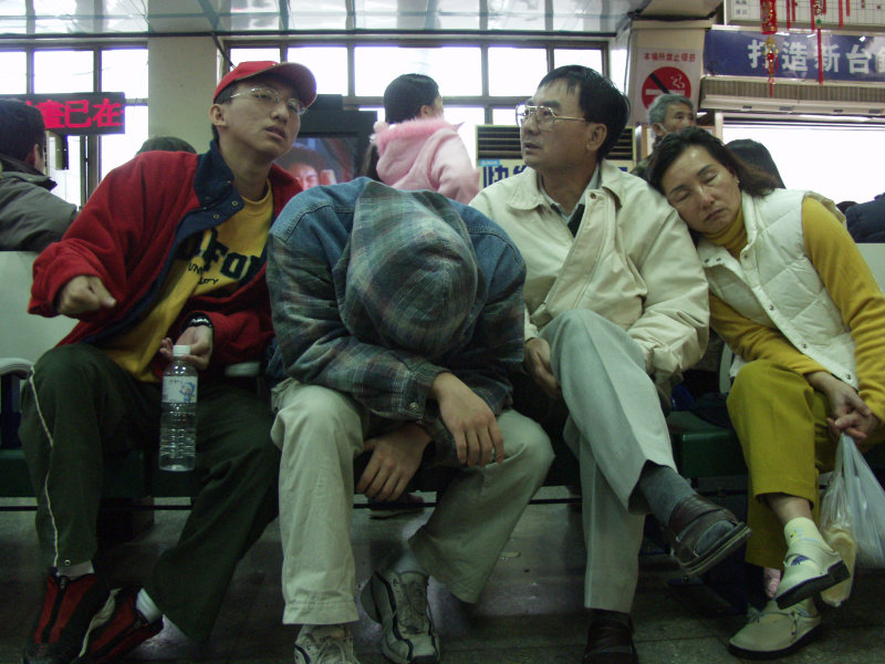 台灣鐵路旅遊攝影彰化火車站月台旅客2004年攝影照片41