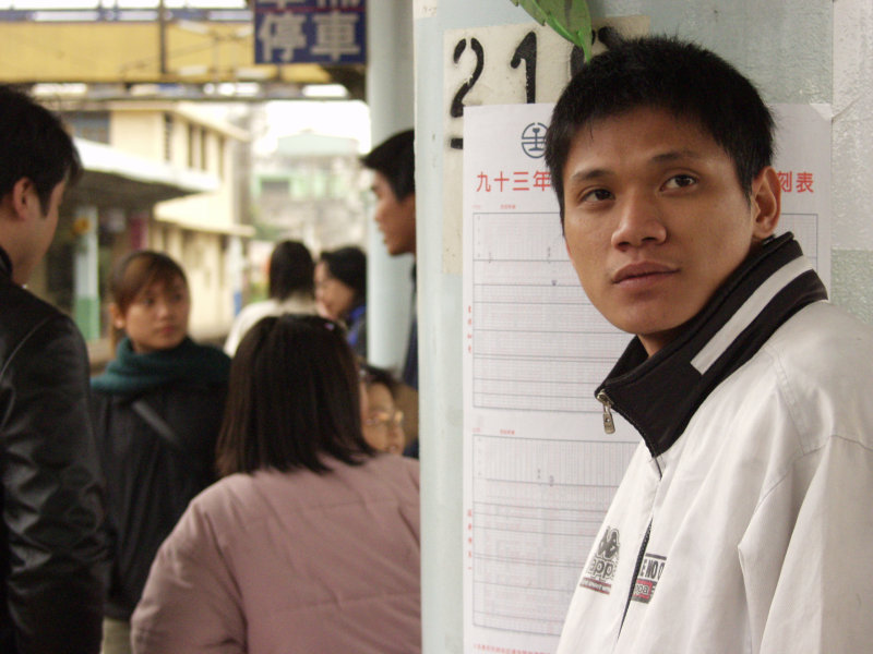 台灣鐵路旅遊攝影彰化火車站月台旅客2004年攝影照片42