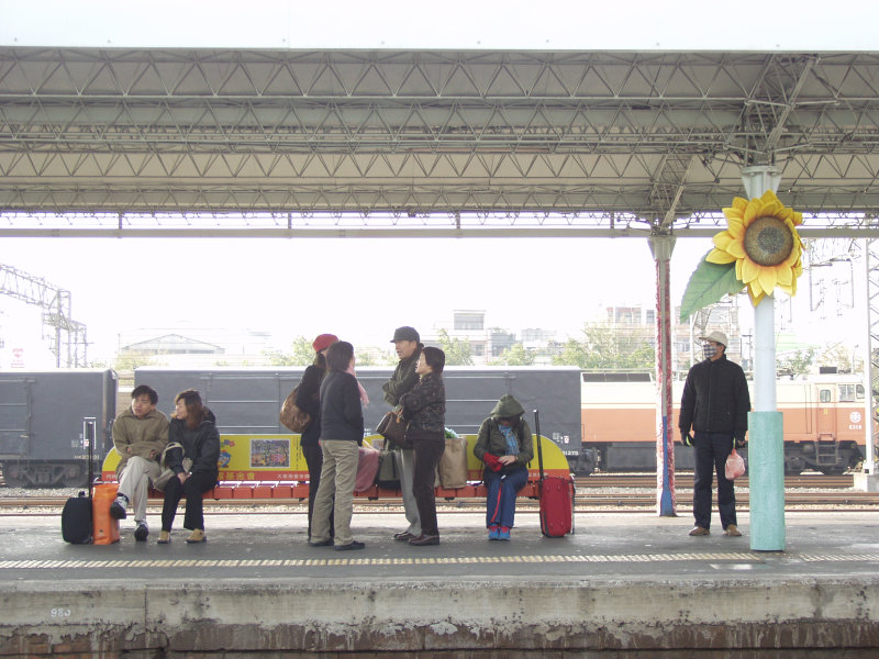 台灣鐵路旅遊攝影彰化火車站月台旅客2004年攝影照片45