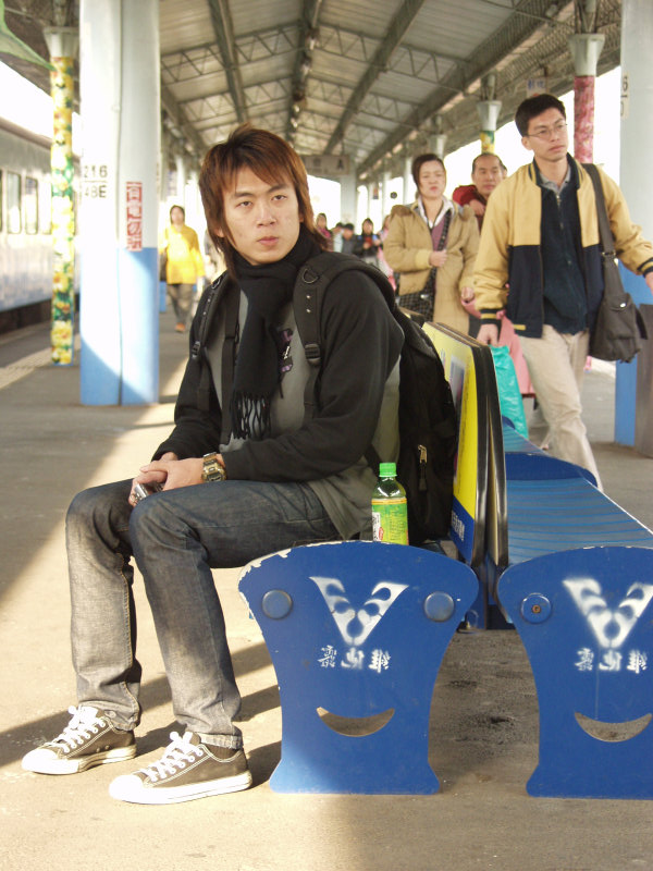 台灣鐵路旅遊攝影彰化火車站月台旅客2004年攝影照片48