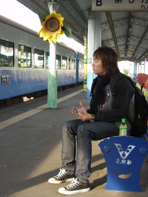 台灣鐵路旅遊攝影彰化火車站月台旅客2004年攝影照片49