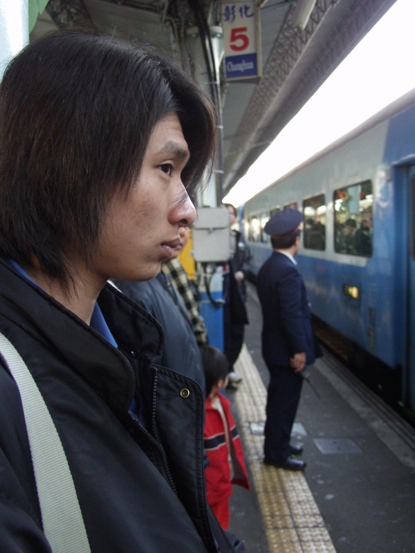 台灣鐵路旅遊攝影彰化火車站月台旅客2004年攝影照片63
