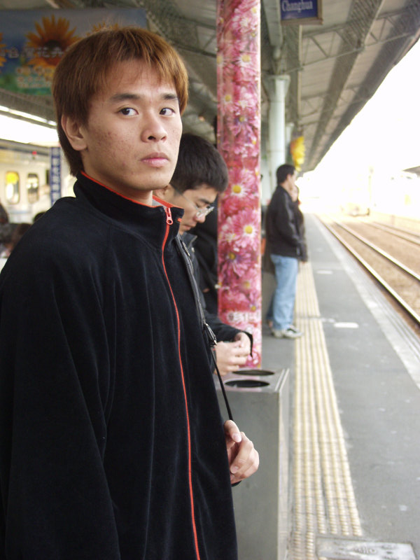 台灣鐵路旅遊攝影彰化火車站月台旅客2004年攝影照片64