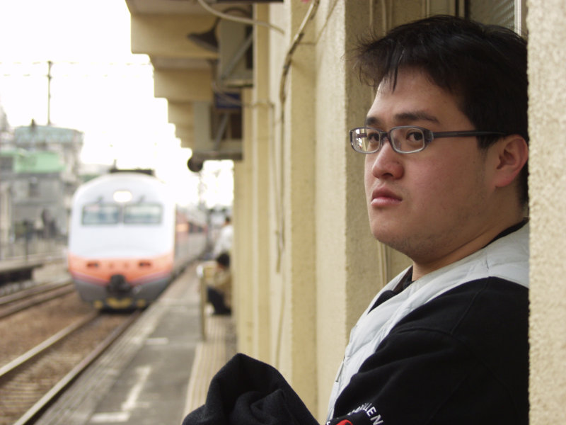 台灣鐵路旅遊攝影彰化火車站月台旅客2004年攝影照片75