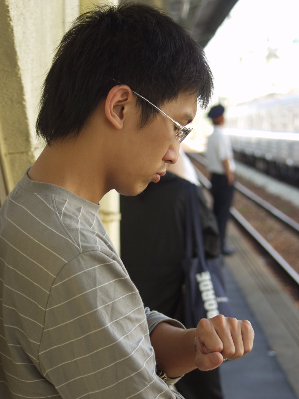 台灣鐵路旅遊攝影彰化火車站月台旅客2004年攝影照片92