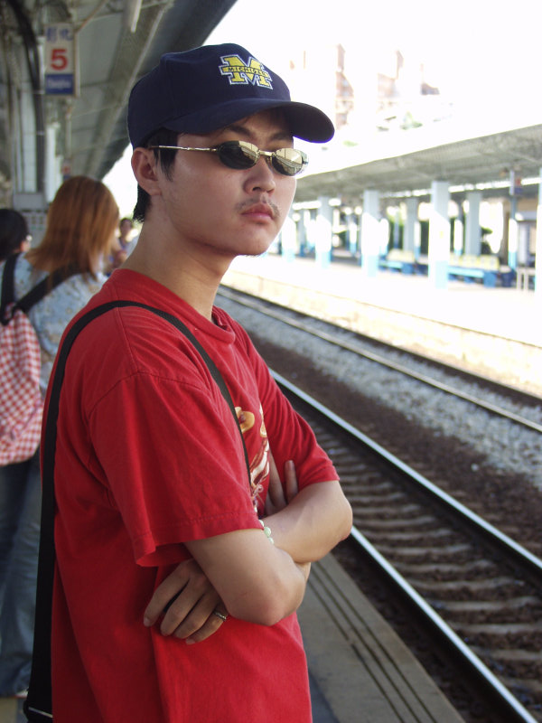 台灣鐵路旅遊攝影彰化火車站月台旅客2004年攝影照片95
