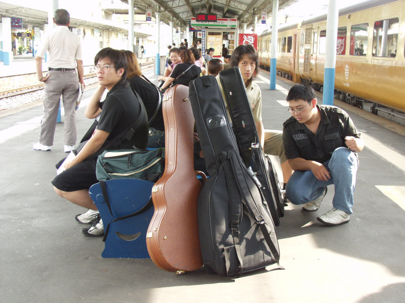 台灣鐵路旅遊攝影彰化火車站月台旅客2004年攝影照片108