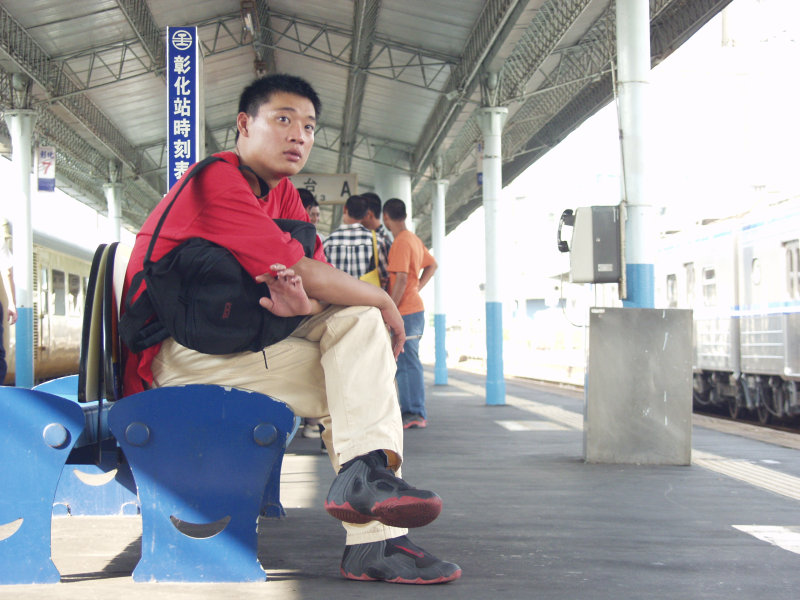 台灣鐵路旅遊攝影彰化火車站月台旅客2004年攝影照片113
