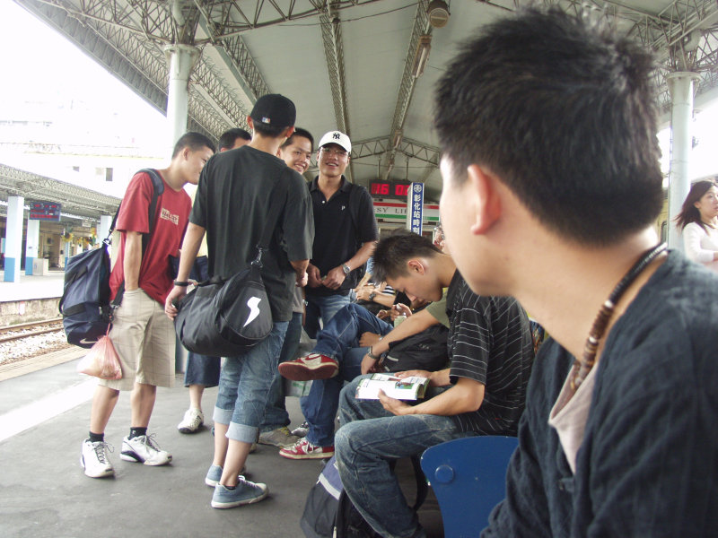 台灣鐵路旅遊攝影彰化火車站月台旅客2004年攝影照片120