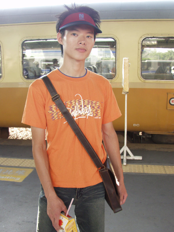 台灣鐵路旅遊攝影彰化火車站月台旅客2004年攝影照片122