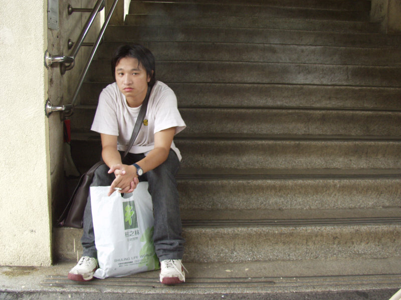 台灣鐵路旅遊攝影彰化火車站月台旅客2004年攝影照片124