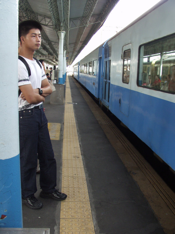 台灣鐵路旅遊攝影彰化火車站月台旅客2004年攝影照片125