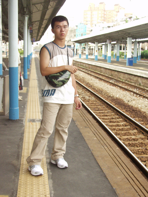 台灣鐵路旅遊攝影彰化火車站月台旅客2004年攝影照片128