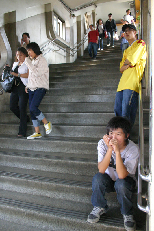 台灣鐵路旅遊攝影彰化火車站月台旅客2005年攝影照片21