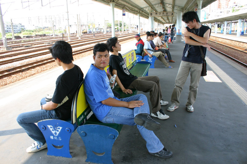 台灣鐵路旅遊攝影彰化火車站月台旅客2005年攝影照片23